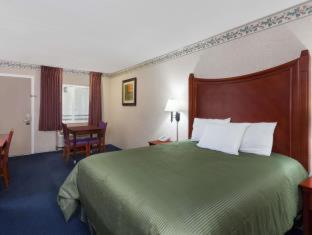 Travelodge By Wyndham Orange County Airport/ Costa Mesa Habitación foto